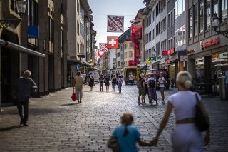 Les consommateurs suisses se montrent plus optimistes concernant l'évolution de la conjoncture au cours des 12 prochains mois, comparé à avril dernier (archives).